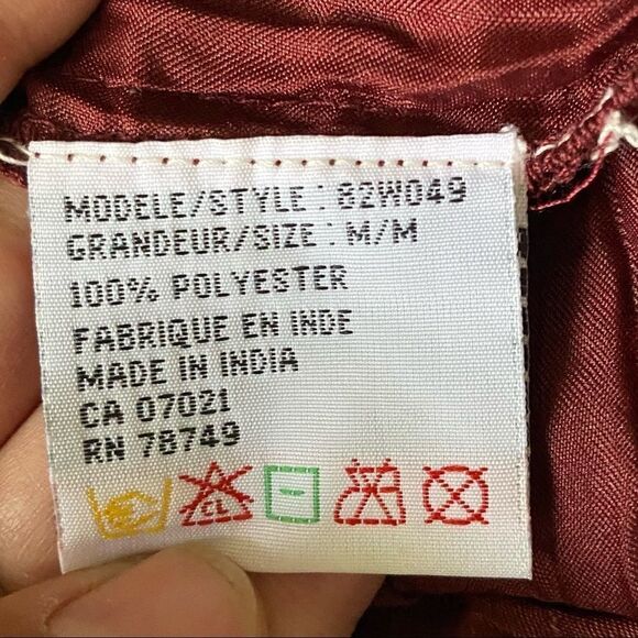 Burgundy light weight pleated skirt with Sequins​​​​​ - Picture 6 of 10